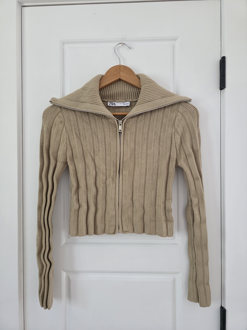Zara Women's Tan Ribbed Zip-Up Sweater